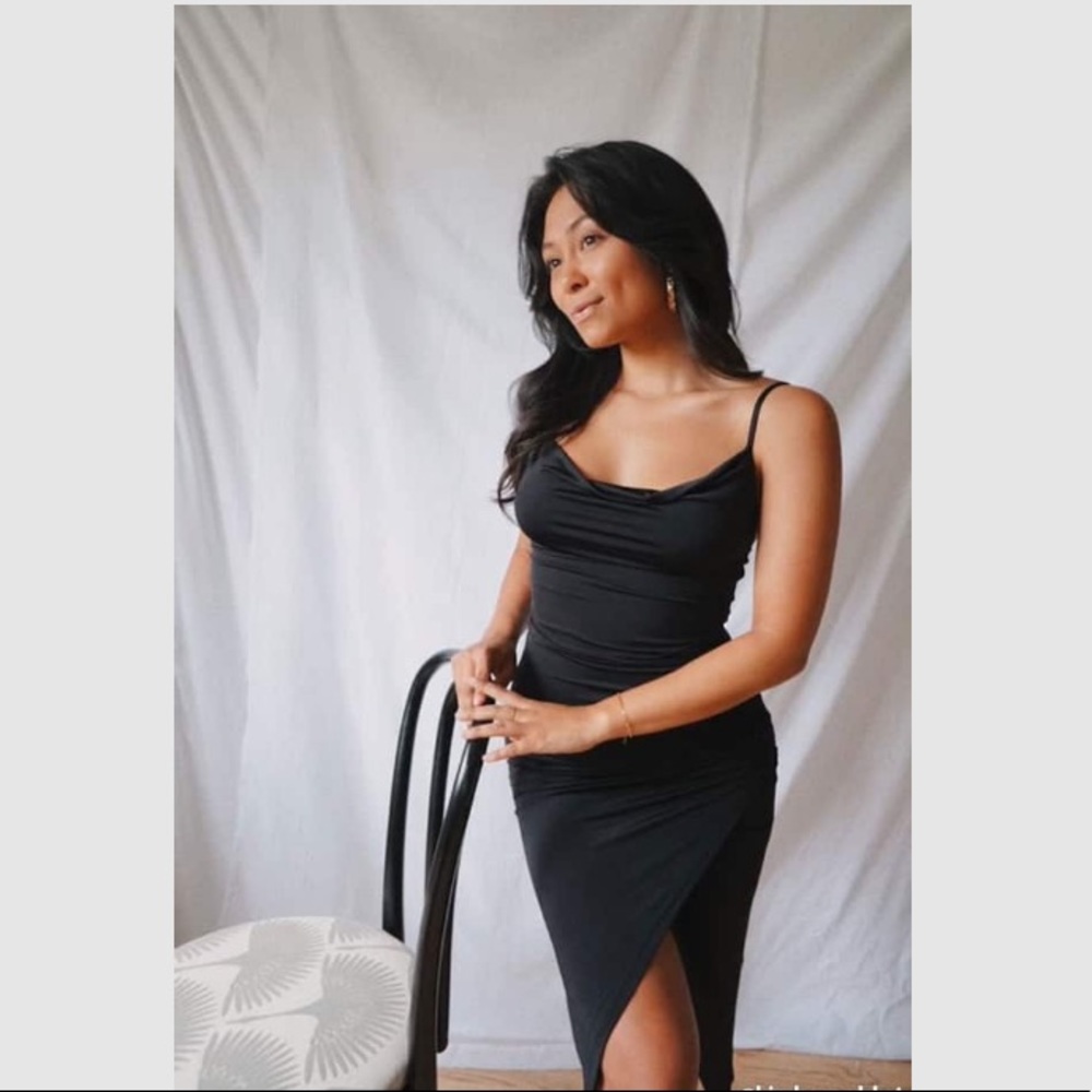 💃🏻Curve hugging Cowl-neck cami dress